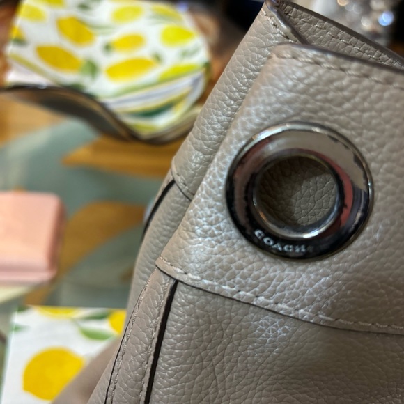 Coach  Authentic Leather chain strap bag - Picture 5 of 11